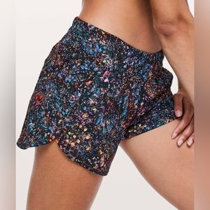 Lululemon | Flowerescent Tracker 4” Short | Size 2